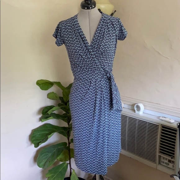 Abstract Diamond Printed Short Sleeve Knotted Wrap - Picture 2 of 10